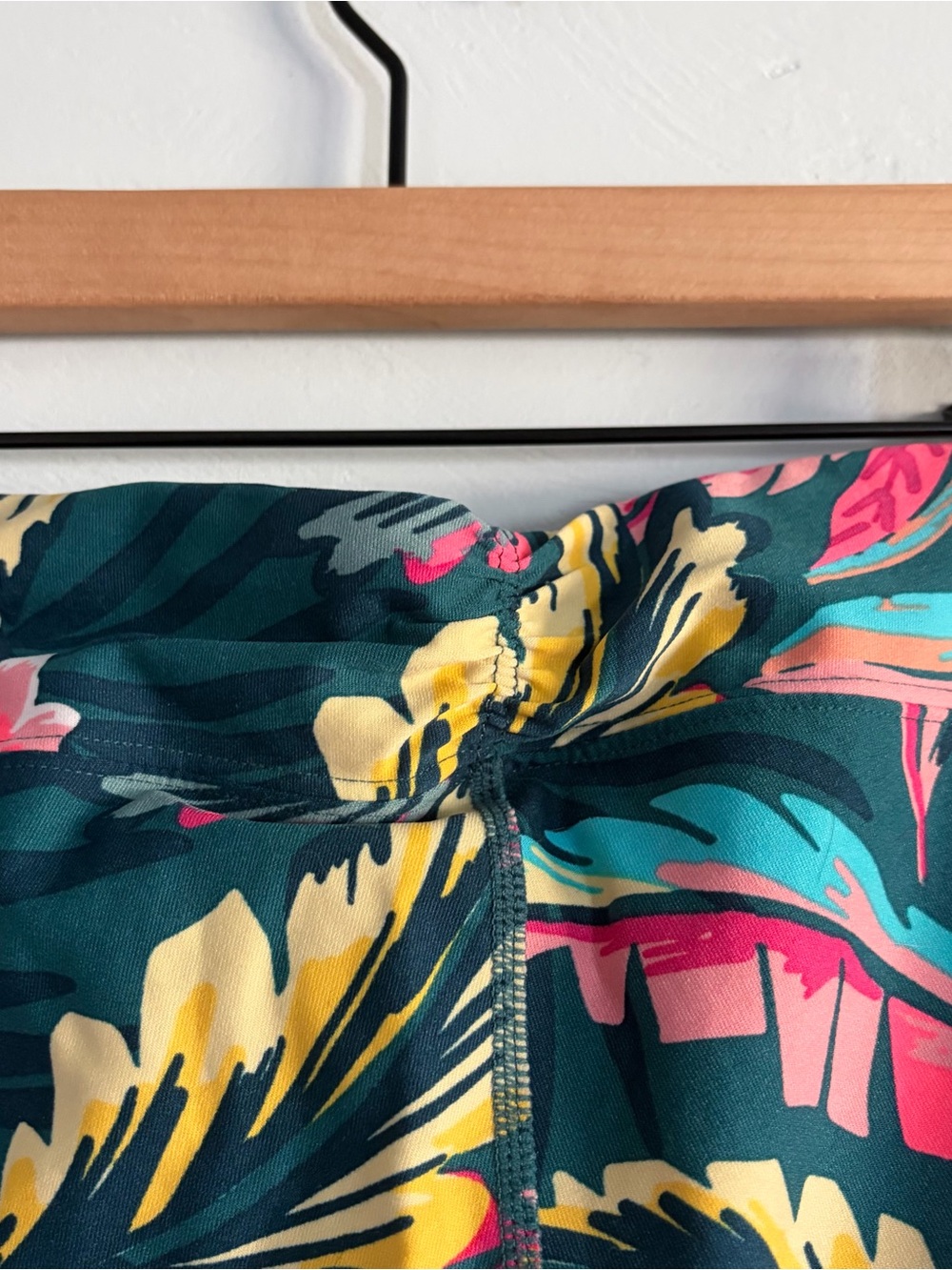 Calvin Klein Performance Tropical Print Leggings - Picture 7 of 7